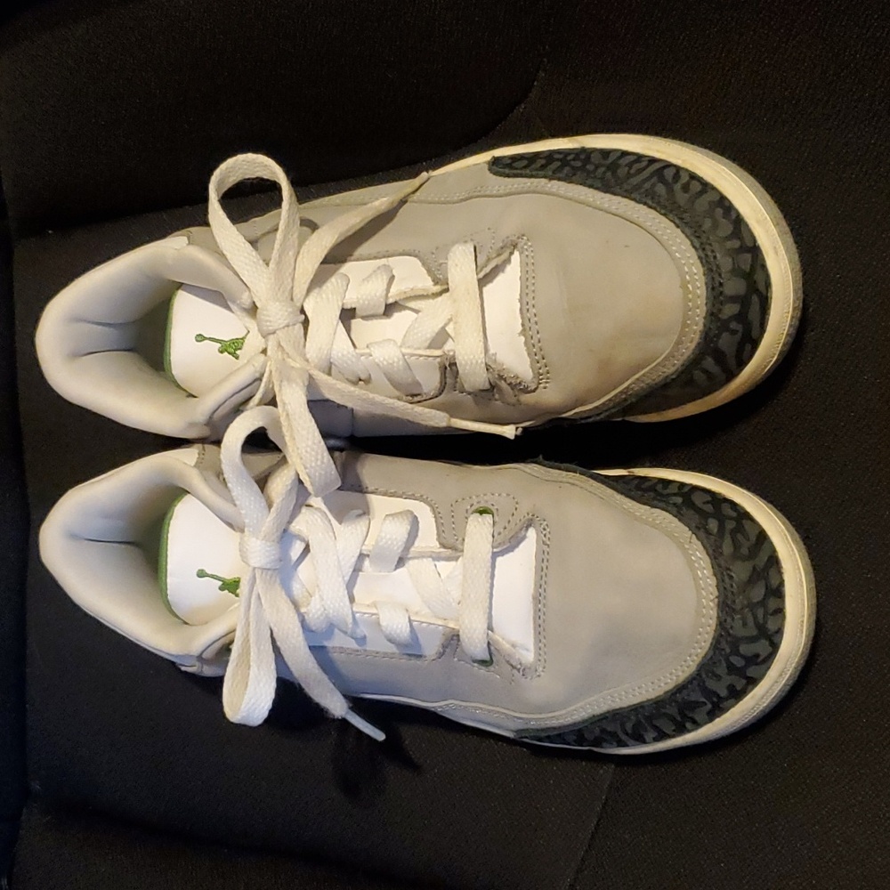 Jordan's size 3 Y